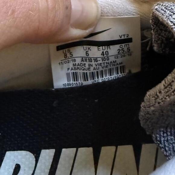 Nike flyknit running sneaker white and black running shoes - Picture 7 of 7